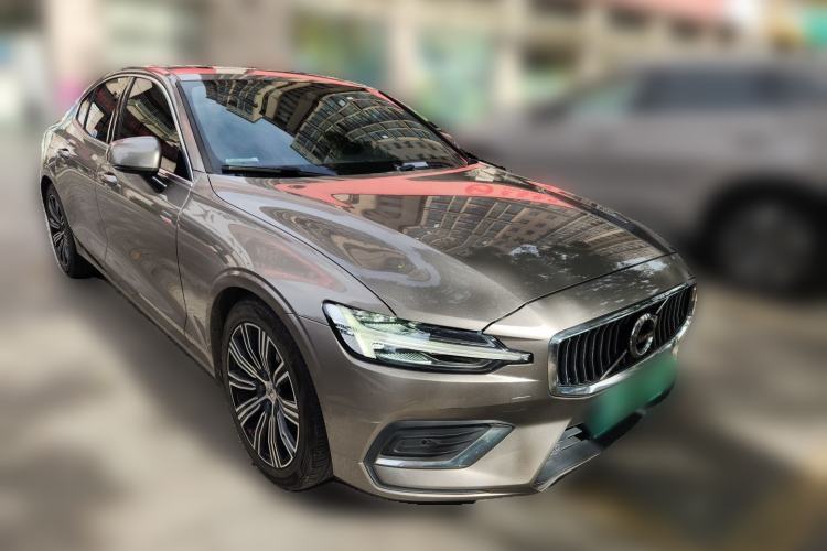 Used Volvo S60 2020 T4 Zhiyuan Luxury Edition Front Right 45 Deg