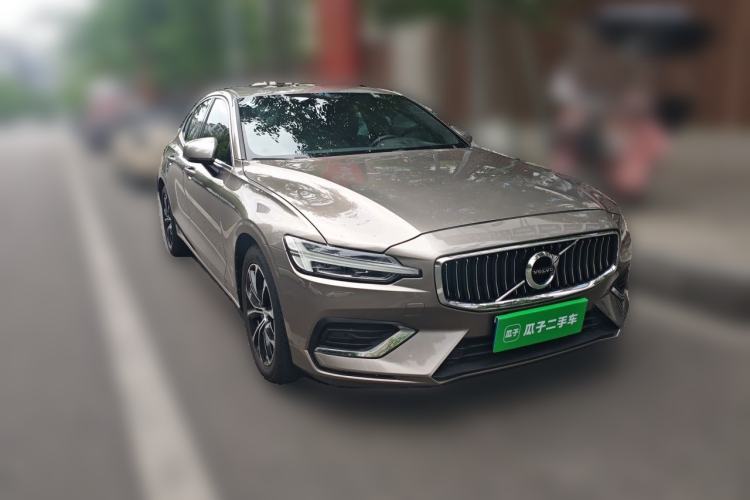 Used Volvo S60 2020 T4 Zhiyi Luxury Edition Front Right 45 Deg
