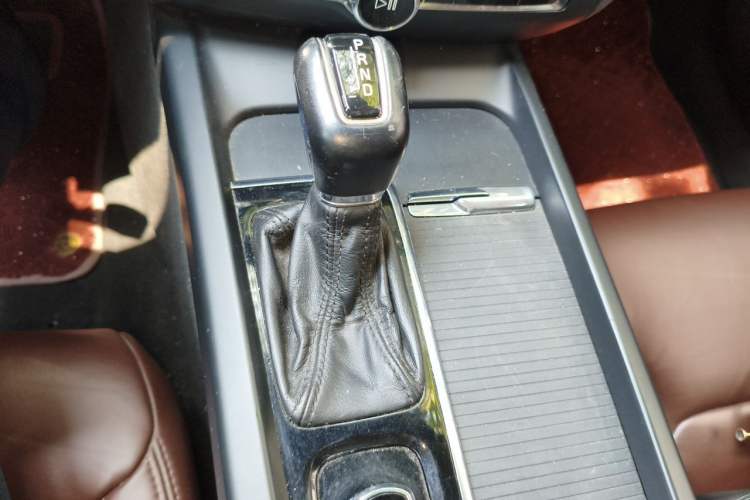 Used Volvo S60 2020 T3 SmartDrive Luxury Edition Gear Lever