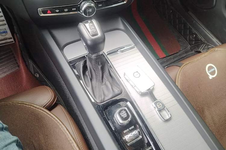 Used Volvo S60 2020 T4 Zhiyuan Sport Edition Gear Lever