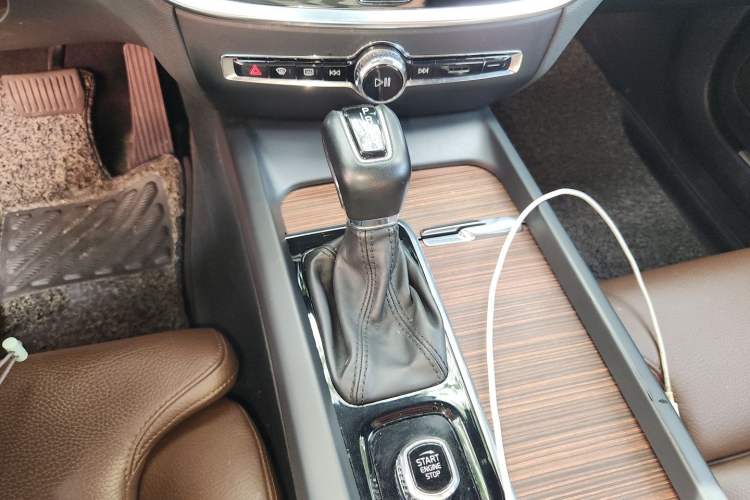 Used Volvo S60 2020 T4 Zhiyuan Luxury Edition Gear Lever
