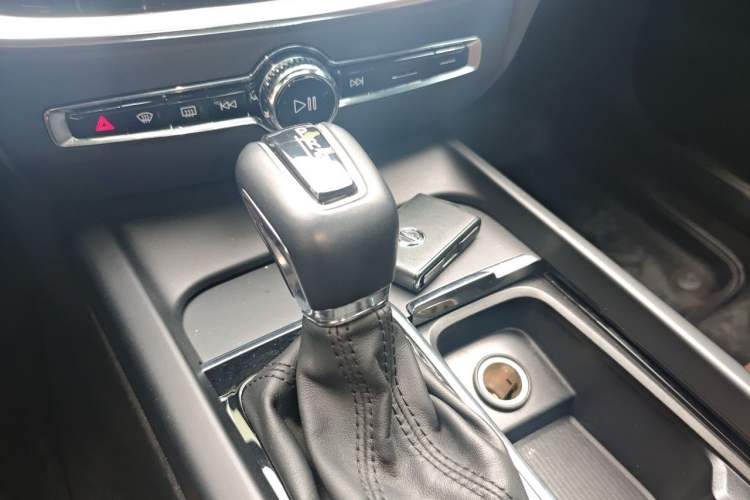 Used Volvo S60 2020 T4 Zhiyi Luxury Edition Gear Lever