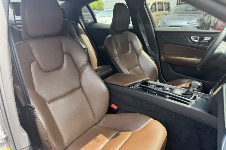 Used Volvo S60 2020 T4 Zhiyi Luxury Edition Interior 4