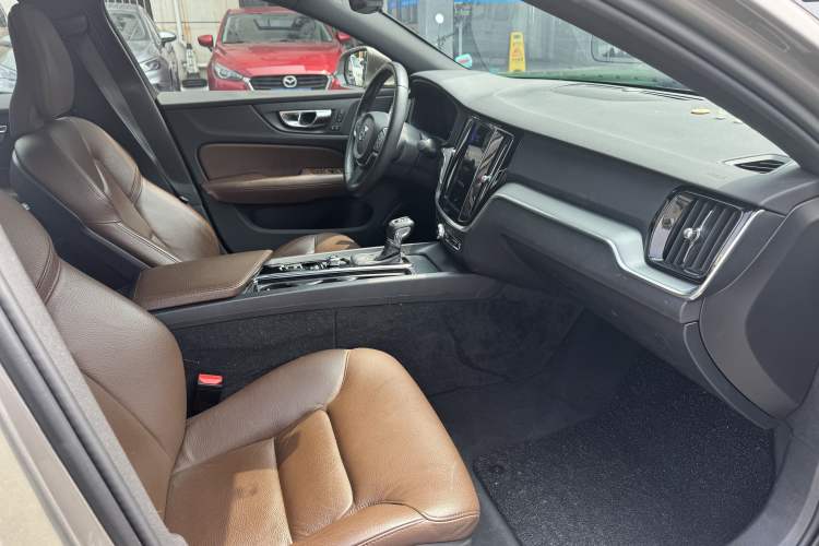 Used Volvo S60 2020 T4 Zhiyi Luxury Edition Interior 8