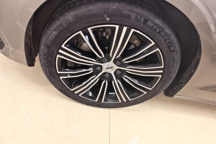 Used Volvo S60 2020 T4 Zhiyuan Luxury Edition Left Front Wheel Hub