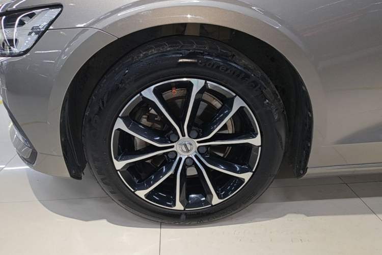 Used Volvo S60 2020 T4 Zhiyi Luxury Edition Left Front Wheel Hub