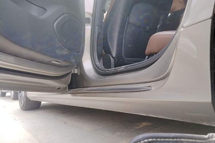 Used Volvo S60 2020 T4 Zhiyuan Sport Edition Left Side Sill