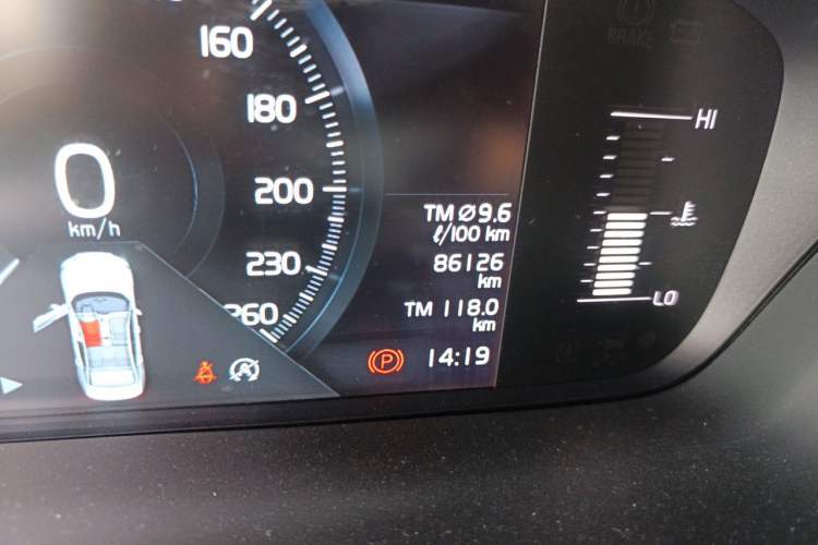 Used Volvo S60 2020 T4 Zhiyi Luxury Edition Odometer Close Up