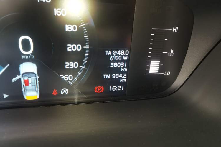 Used Volvo S60 2020 T4 Zhiyi Luxury Edition Odometer Close Up