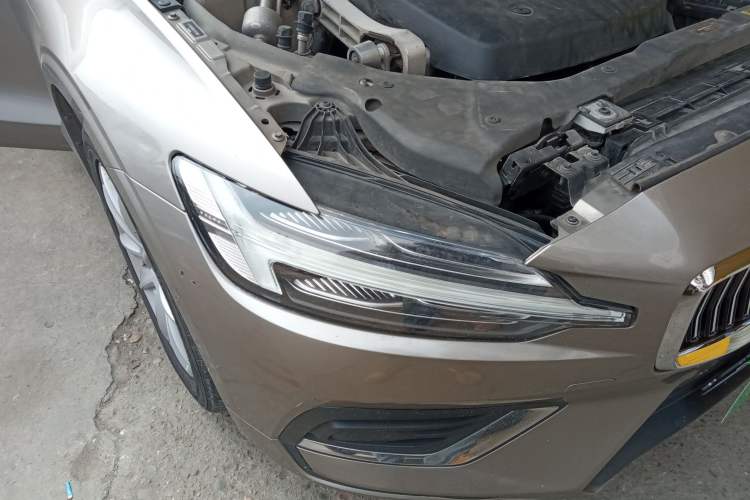 Used Volvo S60 2020 T3 SmartDrive Luxury Edition Right Front Headlight