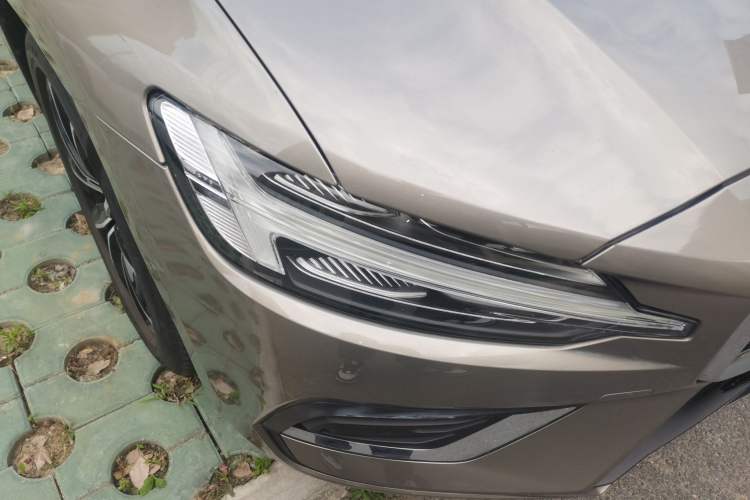 Used Volvo S60 2020 T4 Zhiyi Luxury Edition Right Front Headlight