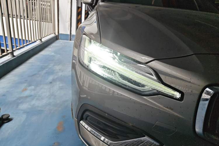 Used Volvo S60 2020 T4 Zhiyi Luxury Edition Right Front Headlight