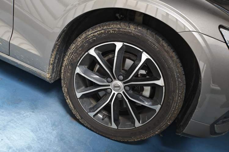 Used Volvo S60 2020 T4 Zhiyi Luxury Edition Right Front Wheel Hub