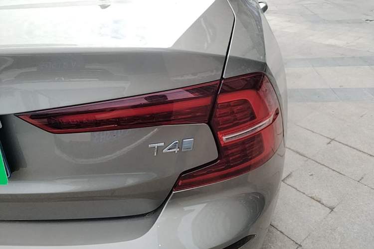 Used Volvo S60 2020 T4 Zhiyuan Sport Edition Right Rear Taillight