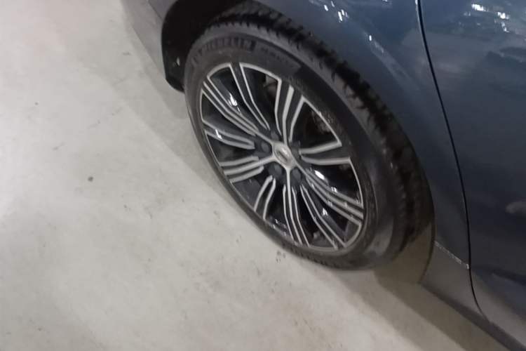 Used Volvo S60 2020 T4 Zhiyuan Luxury Edition Right Rear Wheel Hub