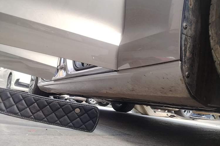 Used Volvo S60 2020 T4 Zhiyuan Sport Edition Right Side Sill