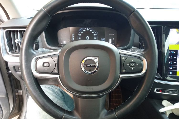Used Volvo S60 2020 T3 SmartDrive Luxury Edition Steering Wheel
