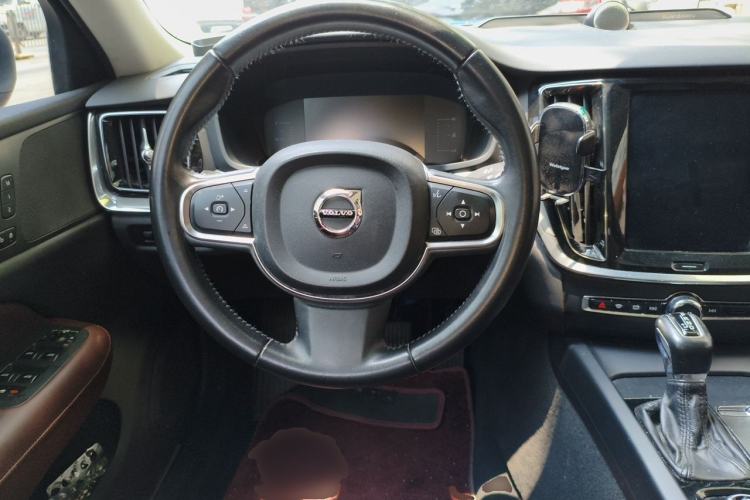 Used Volvo S60 2020 T3 SmartDrive Luxury Edition Steering Wheel