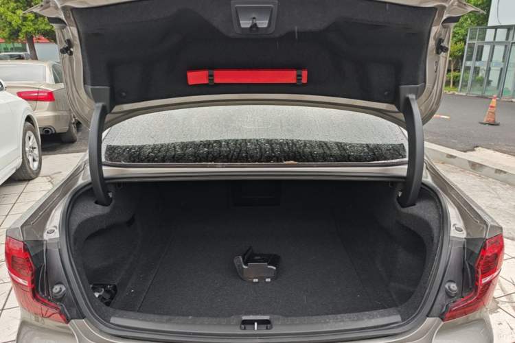 Used Volvo S60 2020 T4 Zhiyi Luxury Edition Trunk