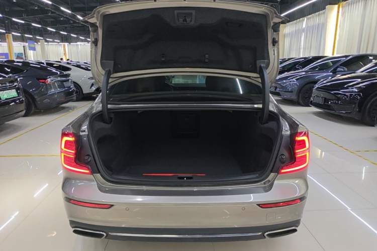 Used Volvo S60 2020 T4 Zhiyi Luxury Edition Trunk