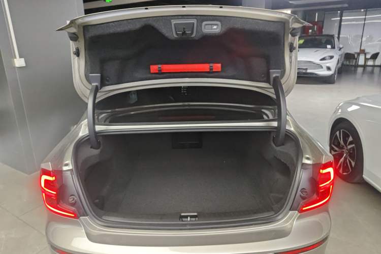 Used Volvo S60 2020 T4 Zhiyuan Luxury Edition Trunk