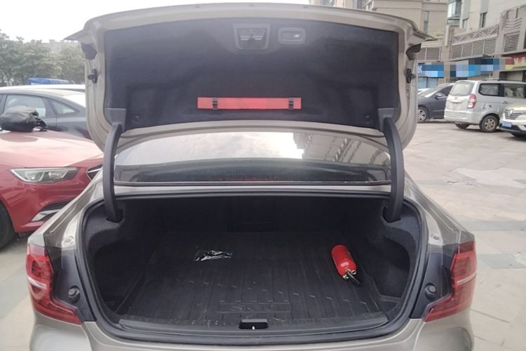 Used Volvo S60 2020 T4 Zhiyuan Sport Edition Trunk