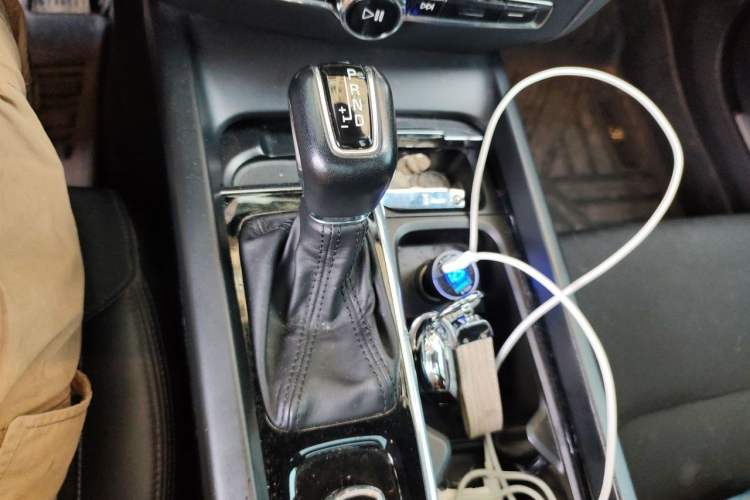 Used Volvo S60 2020 T3 SmartDrive Luxury Edition Gear Lever