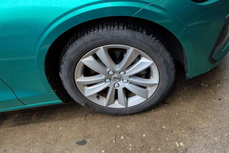 Used Volvo S60 2020 T3 SmartDrive Luxury Edition Right Front Wheel Hub