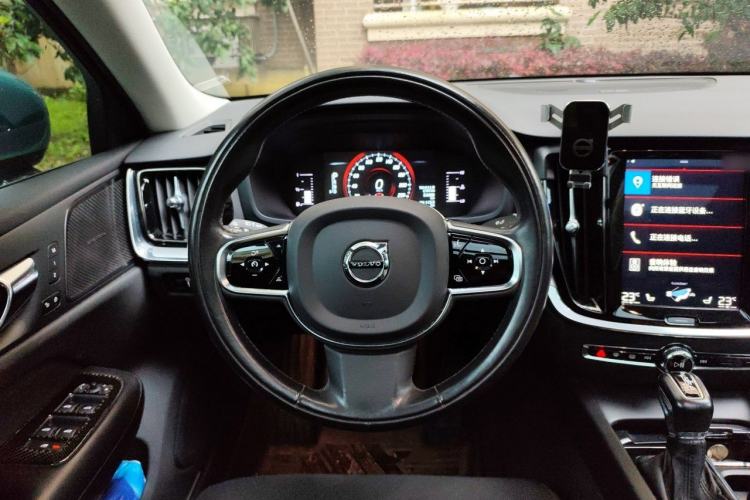 Used Volvo S60 2020 T3 SmartDrive Luxury Edition Steering Wheel