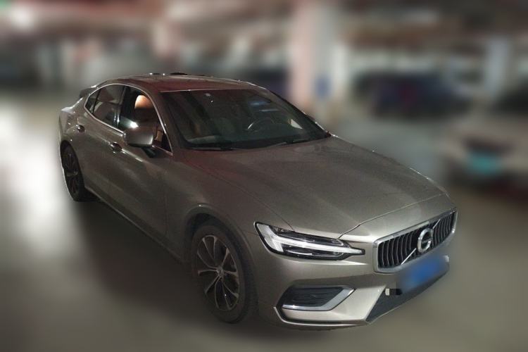 Used Volvo S60 2020 T4 Zhiyi Luxury Edition Front Right 45 Deg