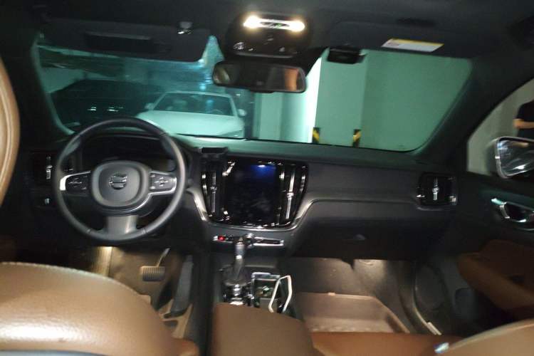 Used Volvo S60 2020 T4 Zhiyi Luxury Edition Headliner