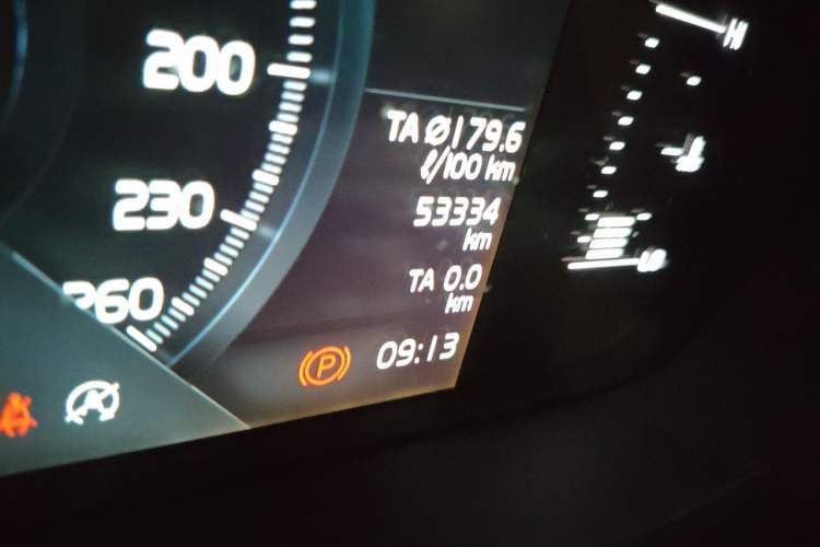 Used Volvo S60 2020 T4 Zhiyi Luxury Edition Odometer Close Up