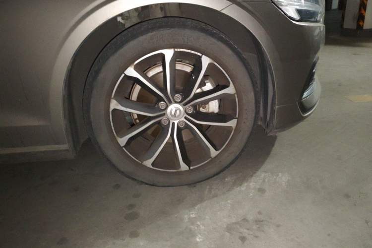 Used Volvo S60 2020 T4 Zhiyi Luxury Edition Right Front Wheel Hub