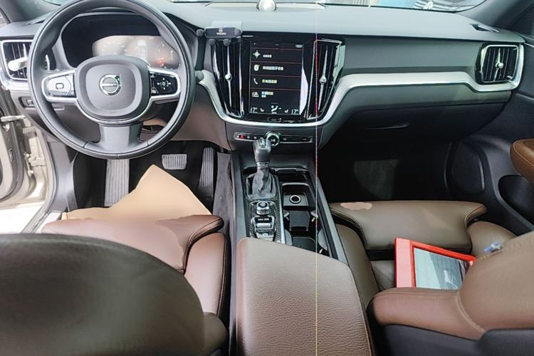 Used Volvo S60 2020 T4 Zhiyuan Luxury Edition Center Console