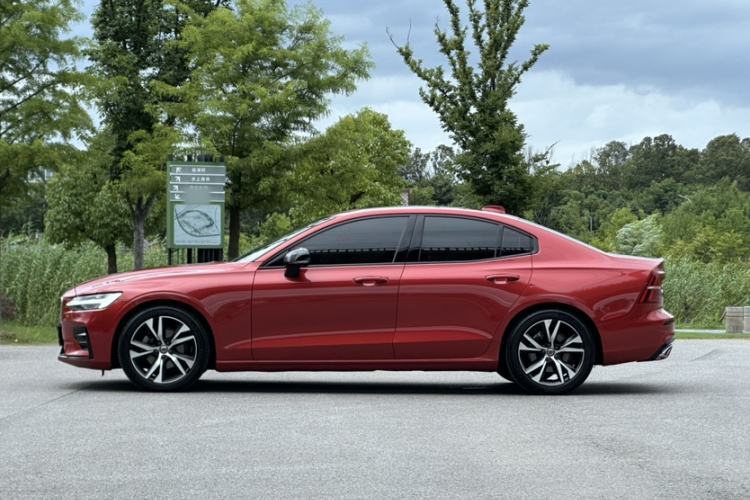 Used Volvo S60 2020 T4 Zhiyuan Sport Edition Exterior 4