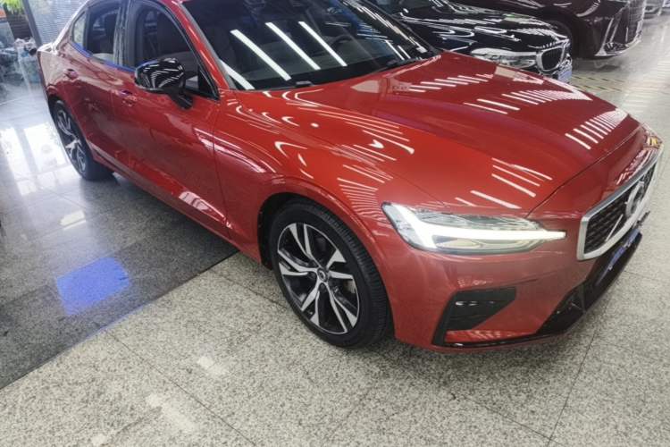 Used Volvo S60 2020 T4 Zhiyuan Sport Edition Front Right 45 Deg