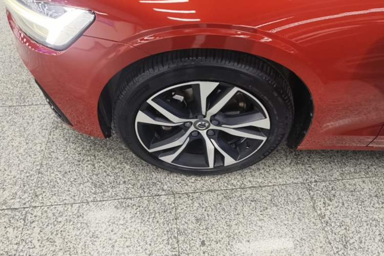 Used Volvo S60 2020 T4 Zhiyuan Sport Edition Left Front Wheel Hub