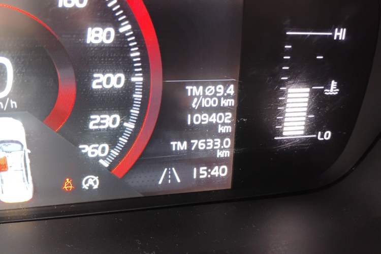 Used Volvo S60 2020 T4 Zhiyi Luxury Edition Odometer Close Up