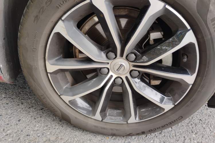 Used Volvo S60 2020 T4 Zhiyi Luxury Edition Right Front Wheel Hub