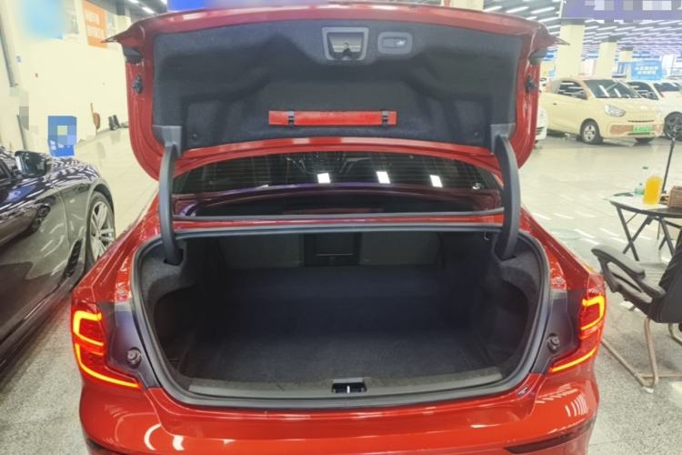 Used Volvo S60 2020 T4 Zhiyuan Sport Edition Trunk