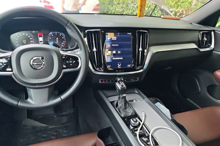 Used Volvo S60 2020 T4 Zhiyuan Luxury Edition Center Console