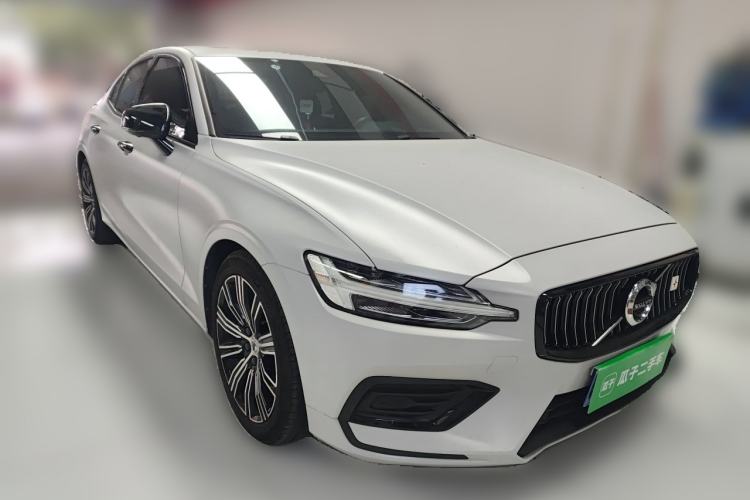 Used Volvo S60 2020 T4 Zhiyuan Luxury Edition Front Right 45 Deg