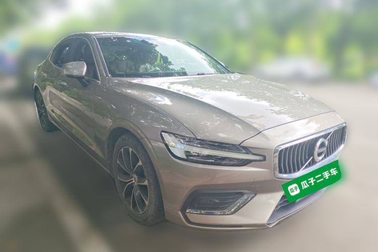 Used Volvo S60 2020 T4 Zhiyi Luxury Edition Front Right 45 Deg