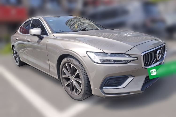 Used Volvo S60 2020 T4 Zhiyi Luxury Edition Front Right 45 Deg