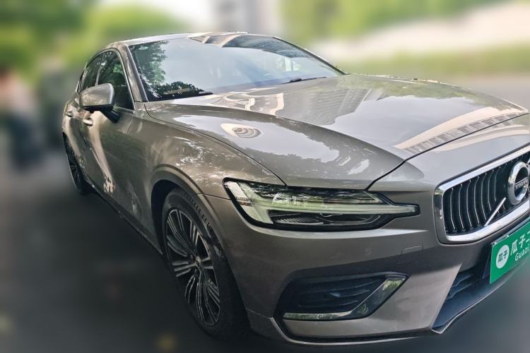Used Volvo S60 2020 T4 Zhiyuan Luxury Edition Front Right 45 Deg