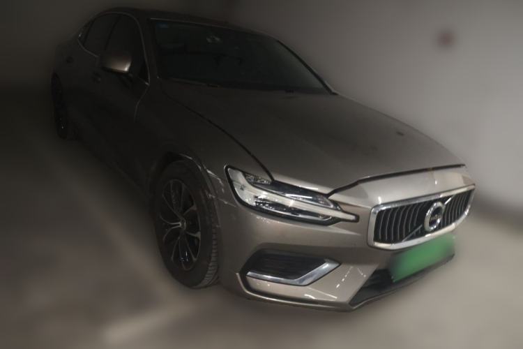 Used Volvo S60 2020 T4 Zhiyi Luxury Edition Front Right 45 Deg