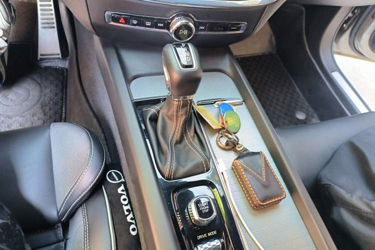 Used Volvo S60 2020 T4 Zhiyuan Sport Edition Gear Lever