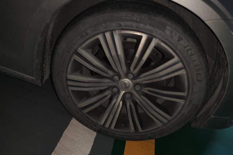 Used Volvo S60 2020 T4 Zhiyuan Luxury Edition Right Front Wheel Hub