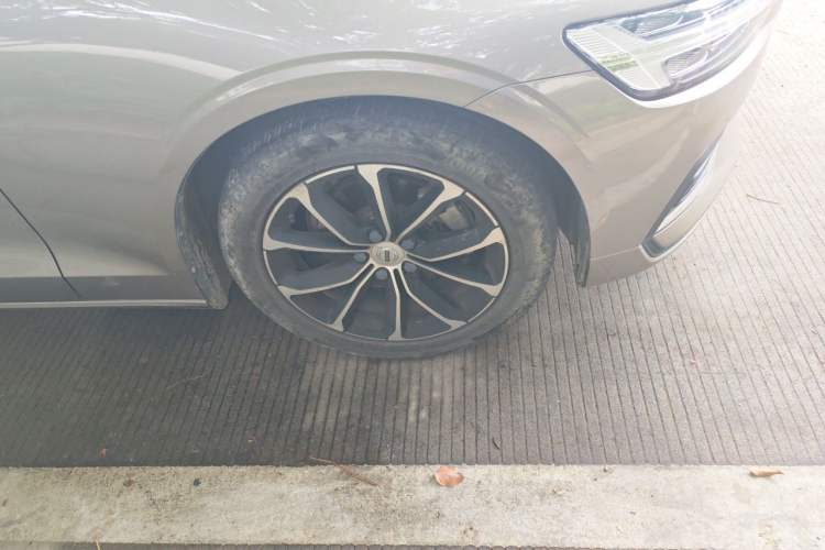 Used Volvo S60 2020 T4 Zhiyi Luxury Edition Right Front Wheel Hub