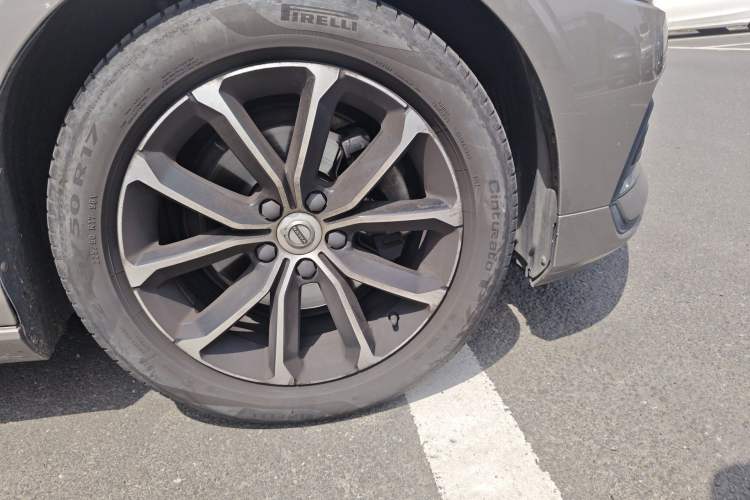 Used Volvo S60 2020 T4 Zhiyi Luxury Edition Right Front Wheel Hub